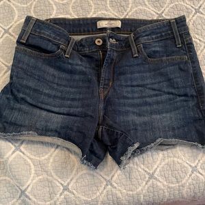 Size 8 Levi cut-off shorts